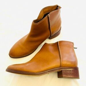 Artisan by Zigi Georgie Almond Toe Ankle Boot